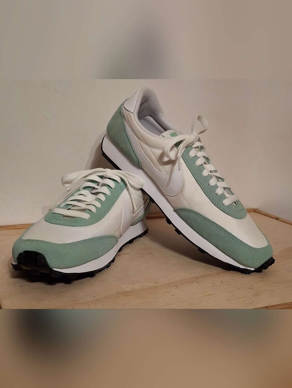 Nike Women's Daybreak Enamel Green and white colorway Sneakers DH1038  Size 10